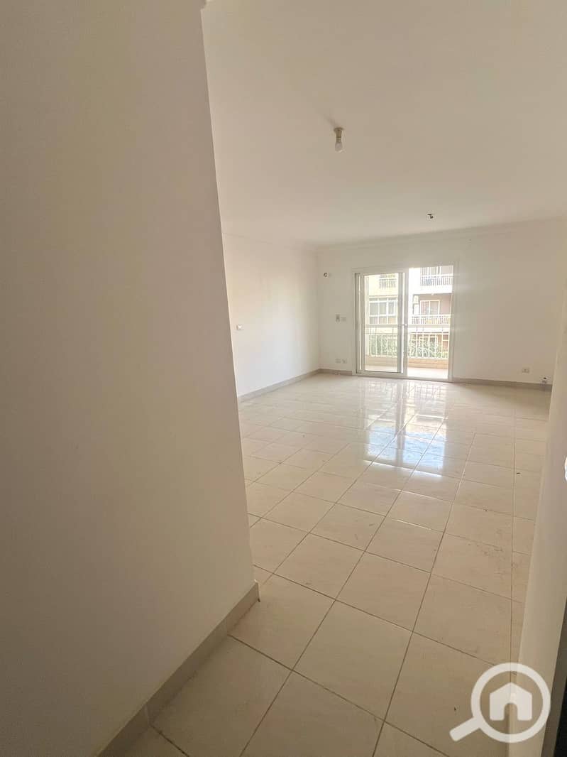 10 6877b1b2-a2e4-4fad-b011-8a22015e53c7. jpg