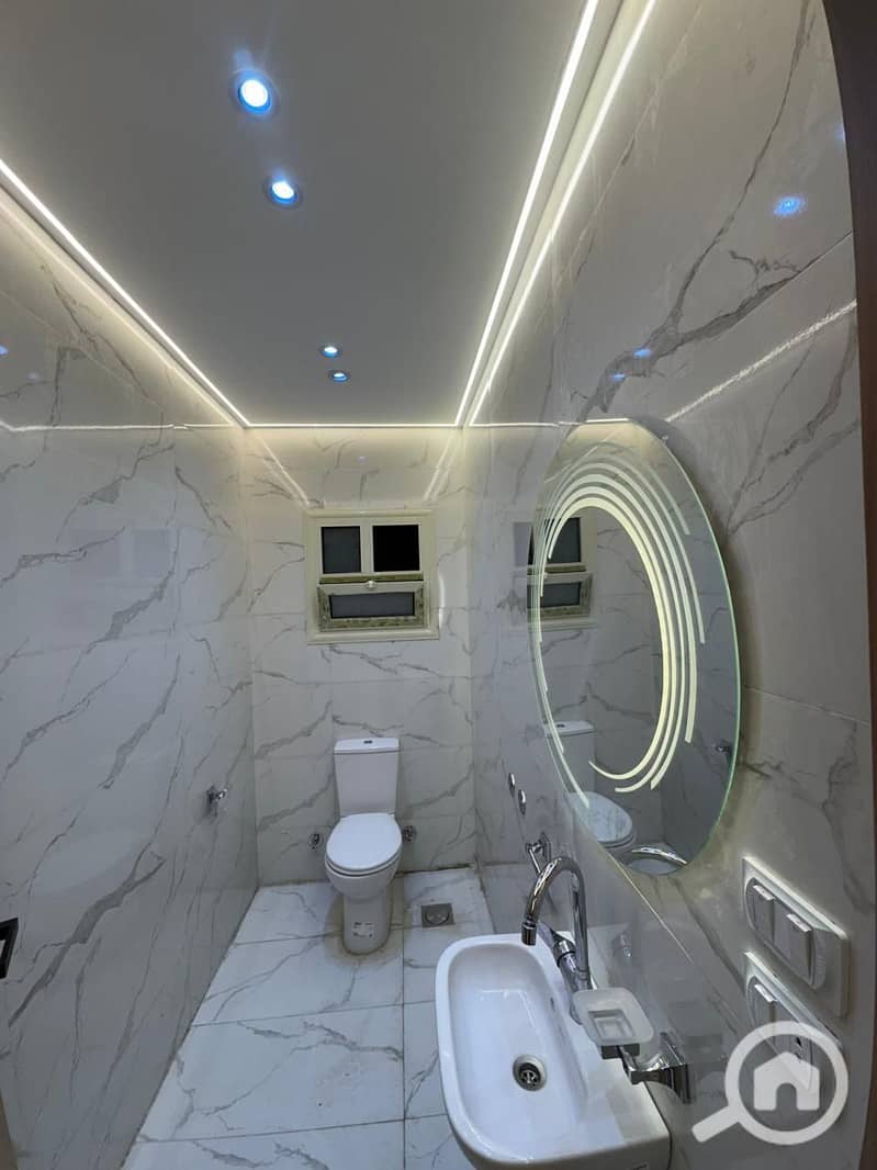 12 afbfc01b-9170-4ec6-8d1d-050ec103c3a2. jpg