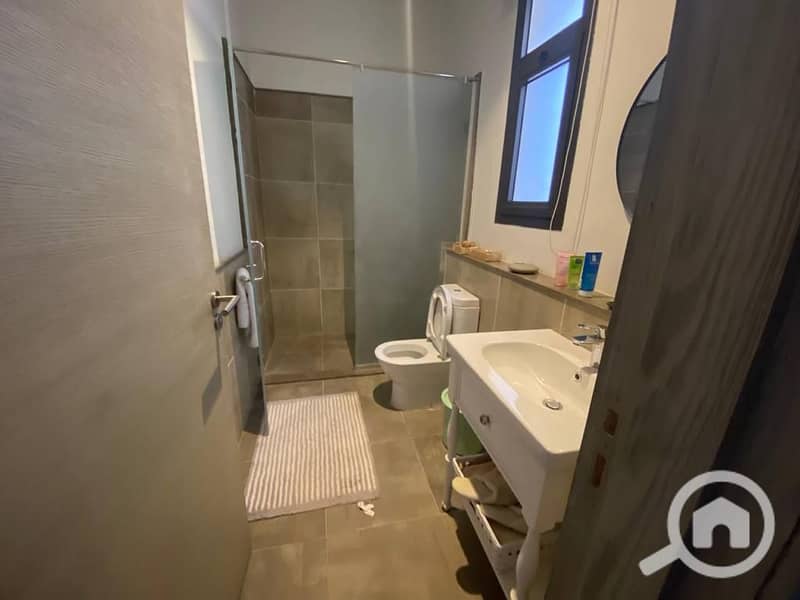 4 df470d0a-36c0-4e18-b037-9d30cb24bac5. jpg