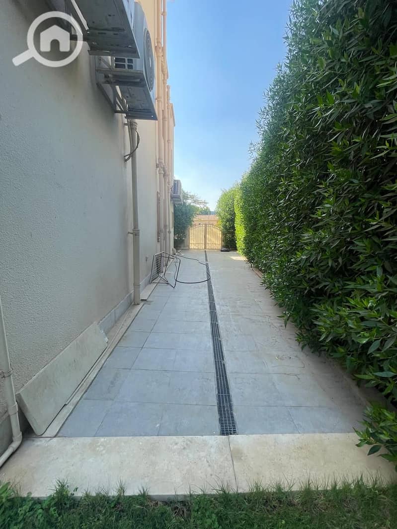 8 5b4f92b9-e4d7-47be-b787-9c6de7cbdee7. jpeg