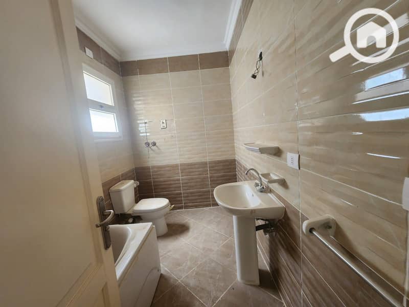 4 WhatsApp Image 2025-11-16 at 20.44. 52_4c0c7f50. jpg