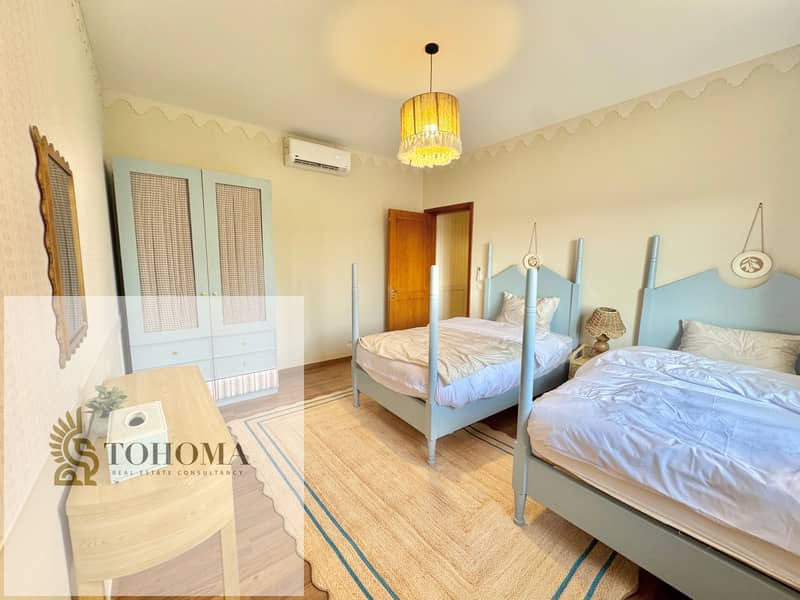 2 7b04dbbe-10d2-4d7c-81bf-a1f056460533. jpg