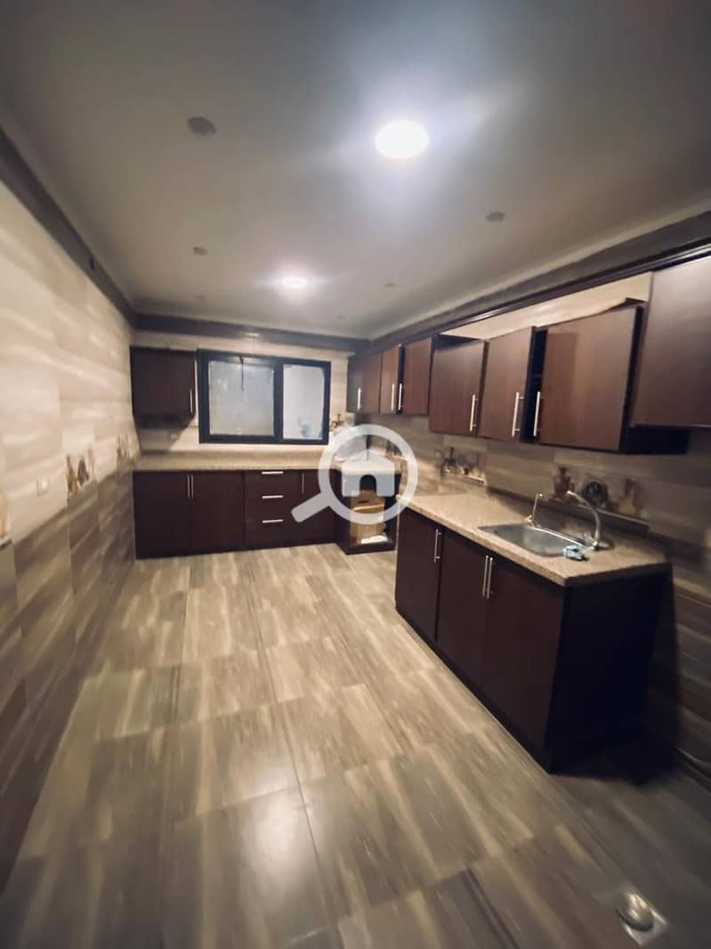 2 b5d2ba15-12f5-4362-93c9-fd7dae9bb71e. jpg