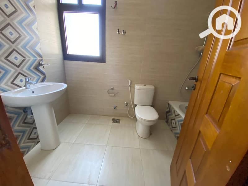 11 56435103-ccd7-4967-981a-5ee7d3247476. jpg