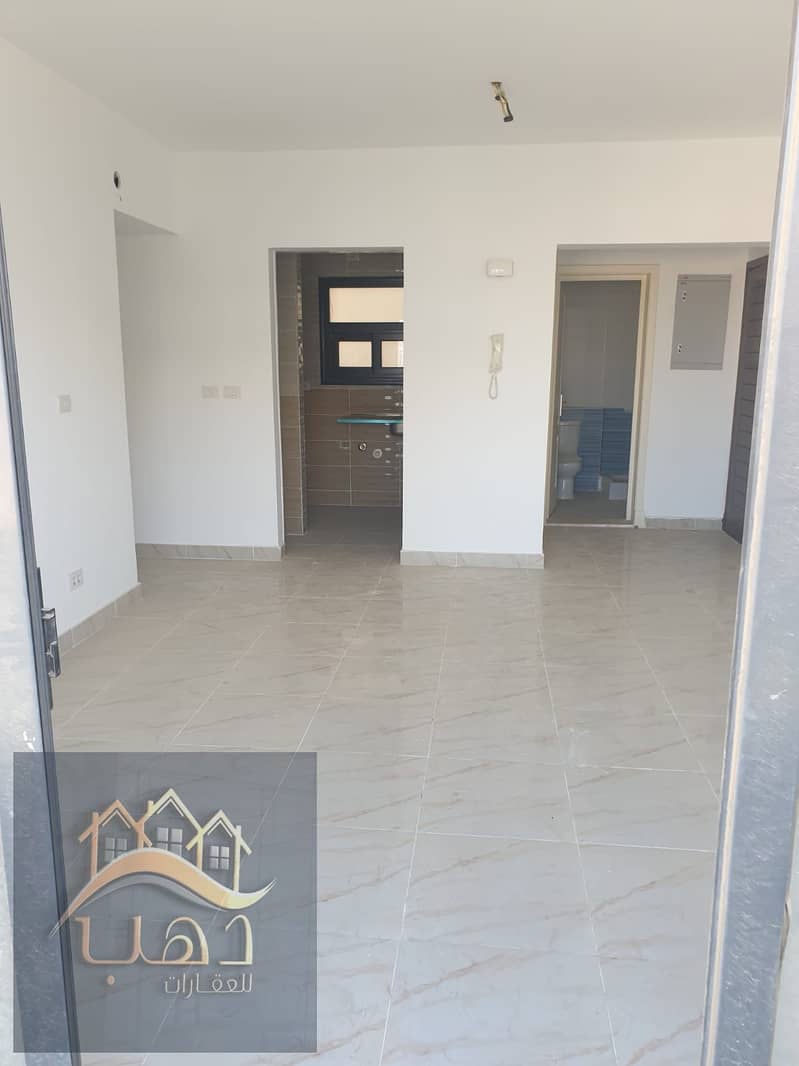 8 9887ed18-661f-4afc-bb91-c0e913777887. jpg