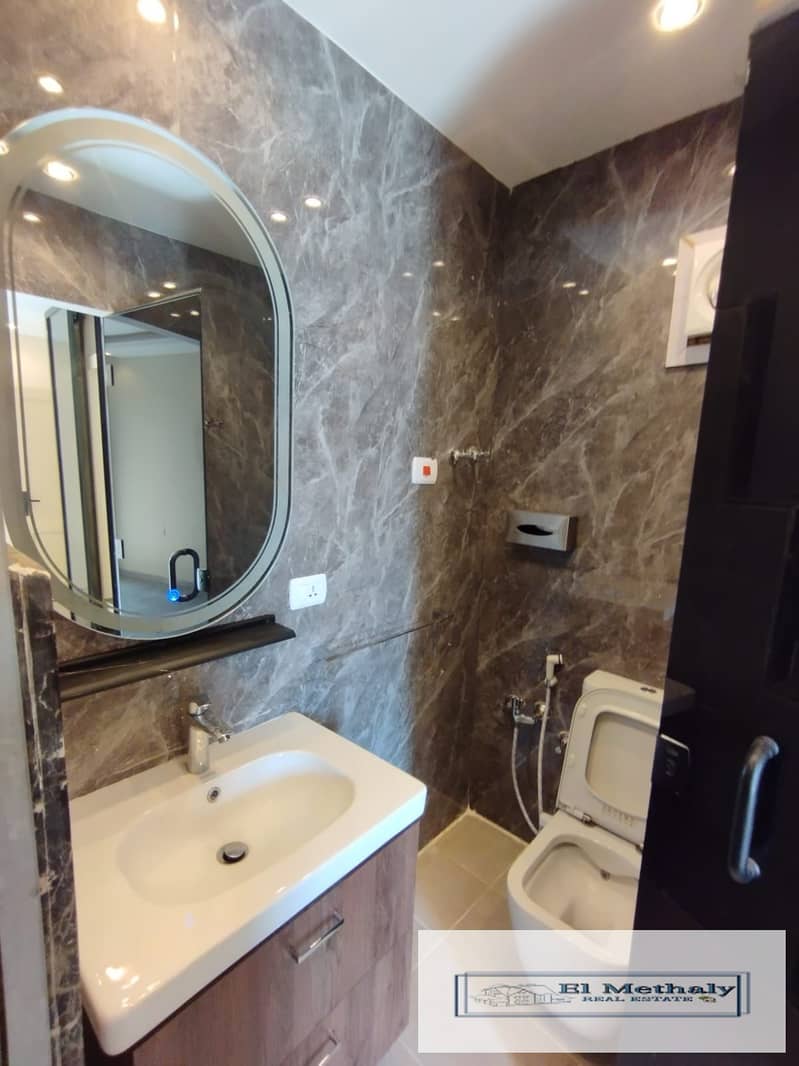 5 831570f4-8a44-4747-a175-0cfff18a1da7. jpg