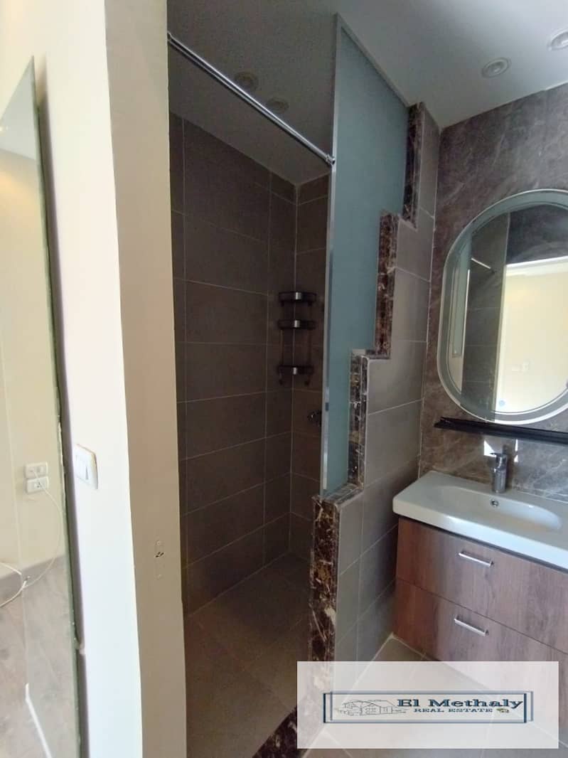 6 3e8f6a81-4db2-46c7-9e30-f3b6973e7e8d. jpg