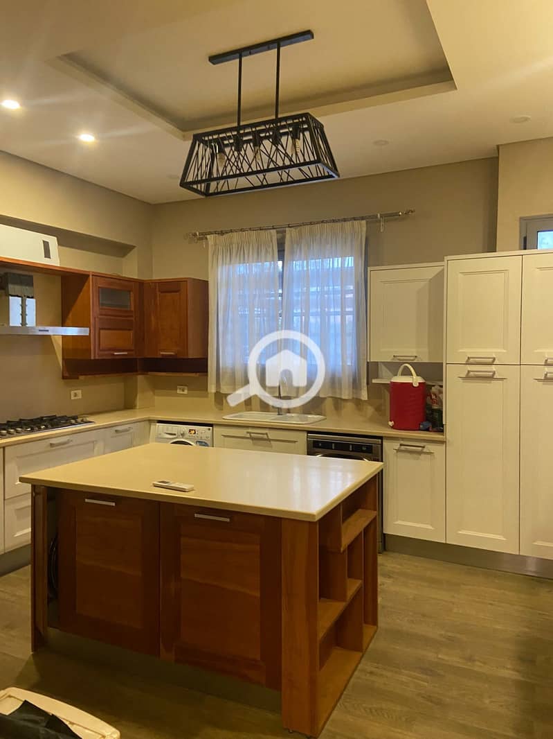 3 5c268c43-1ff8-4078-ae2f-265b70c4bbe6. jpg