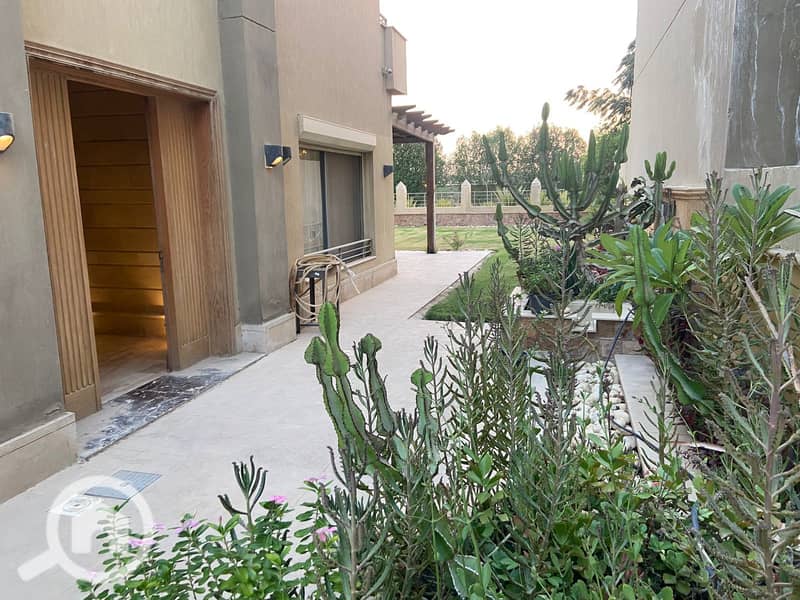 11 c5c041bb-89d2-41f4-b951-18586f96ef0a. jpg