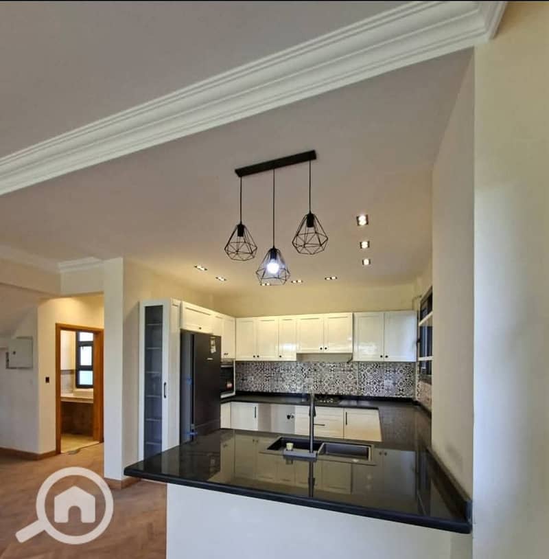 10 e93e2a9e-0f50-45db-bf5e-df9fbca9c2c2. jpg