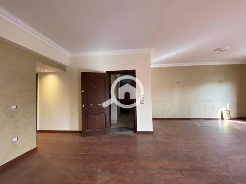 4 59ff2582-324a-47a2-8f41-10db26f6b62a. jpg