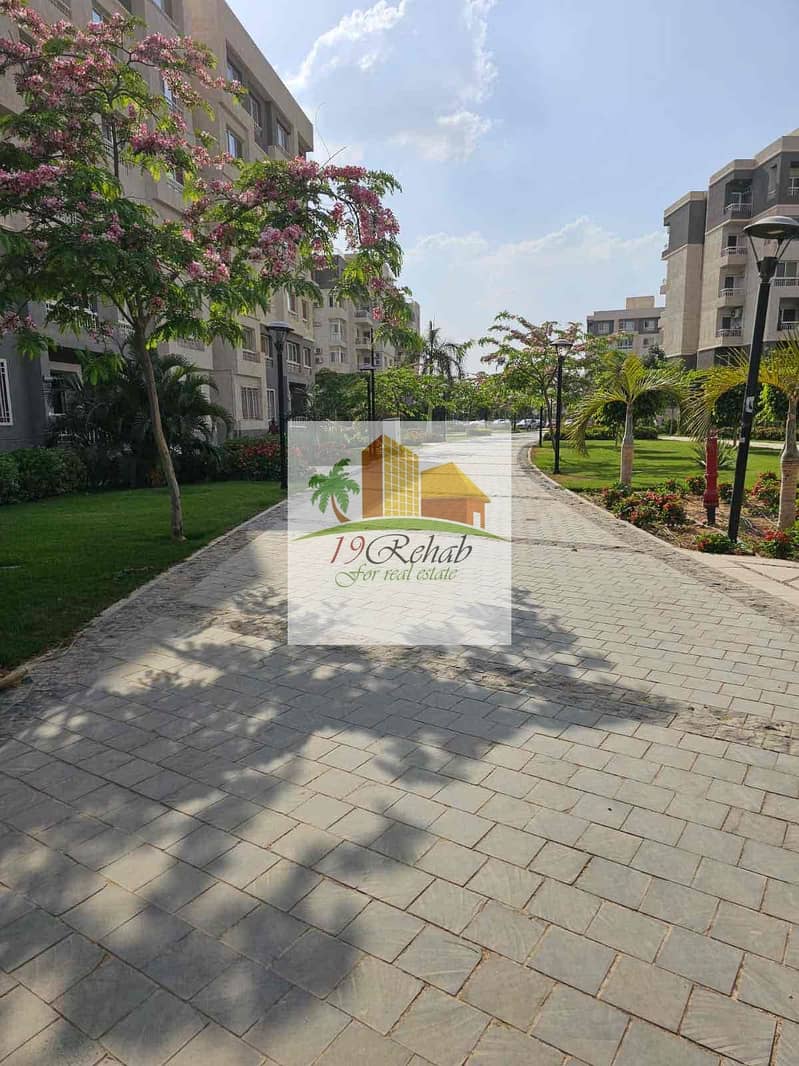 4 c90ff867-4297-42af-bf14-6df961e4d99a. jpg