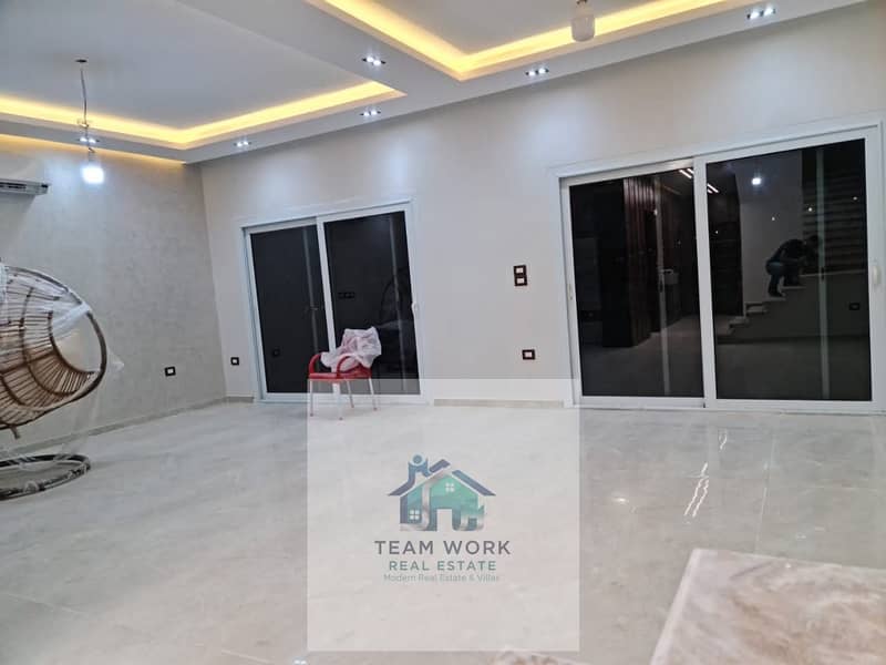 10 d9779b1d-bb53-4467-a0c3-3d60c1b844be. jpg