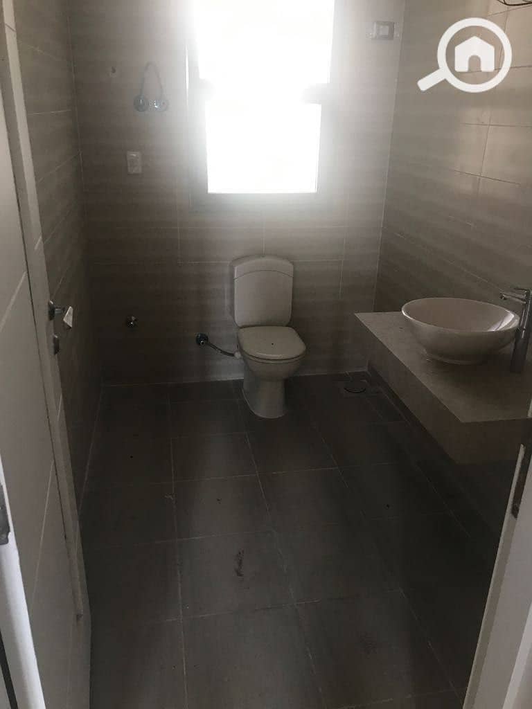 10 29e8de3b-d6c6-4882-9e46-8face8875417. jpg