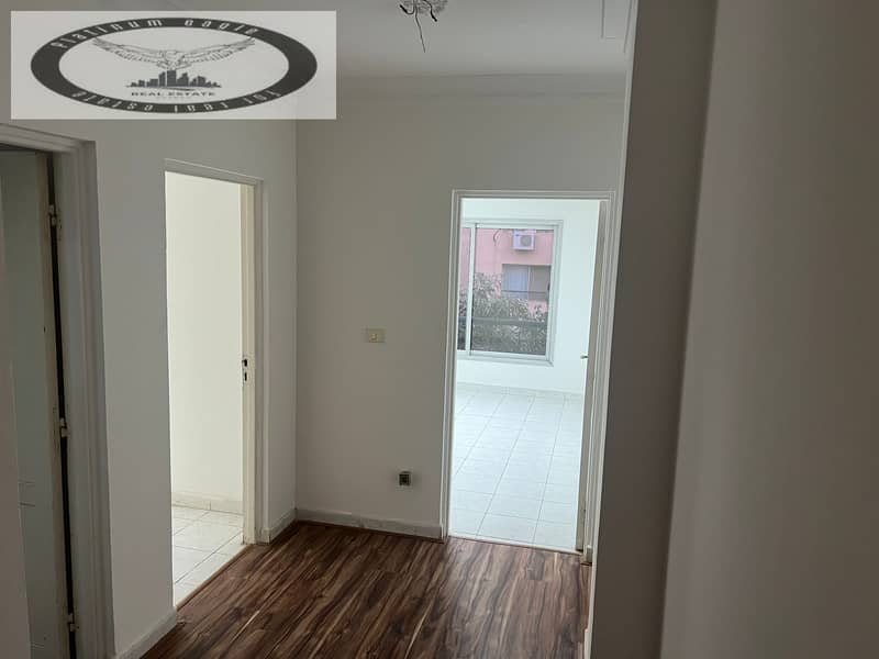 4 3720e7da-b653-4549-9946-a5bb2ea24508. jpg