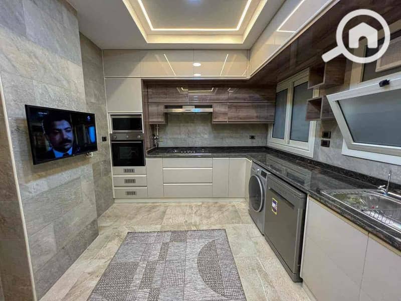 15 771360ad-bb44-41c8-b38b-c7e4fb5e52bc. jpg