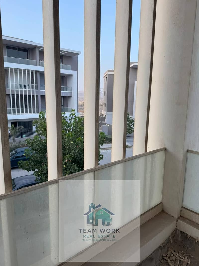 10 73c7a935-e853-4263-9b57-d5dd270d7e38. jpg