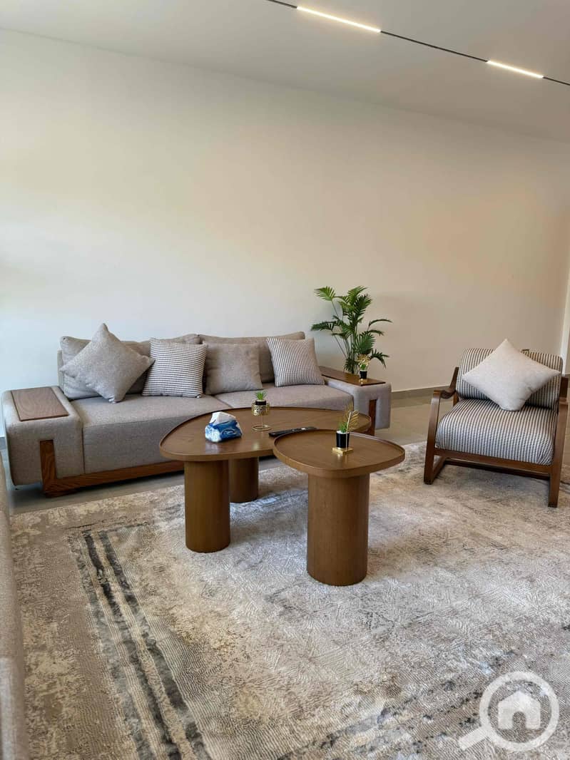 6 9738a603-01ad-469d-b1a9-e9312d93a3f2. jpg