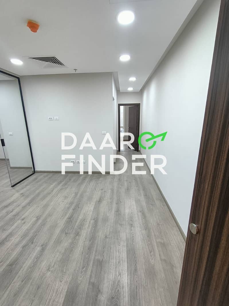 10 f49a58a7-cbd8-42a6-a94a-8ab49c603155. jpg