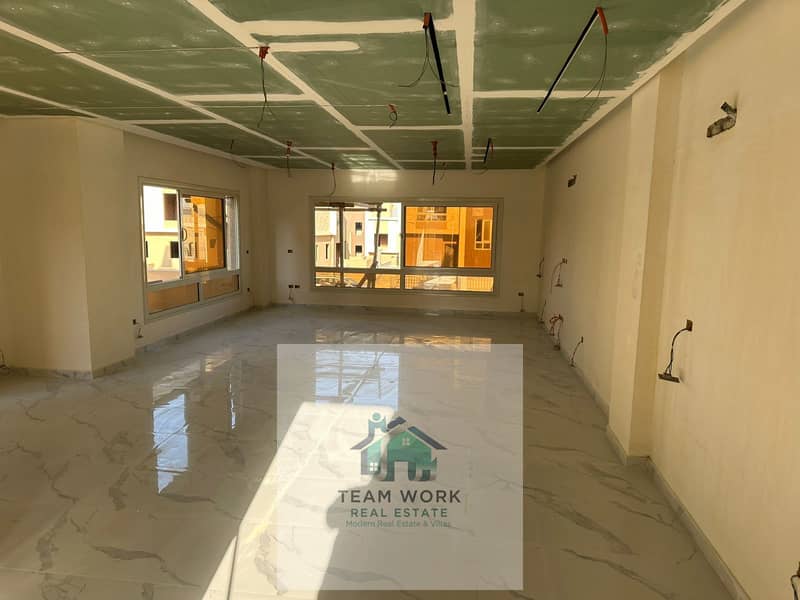 2 9e4d4920-a836-4e81-bc4a-69f7754c5d4a. jpg