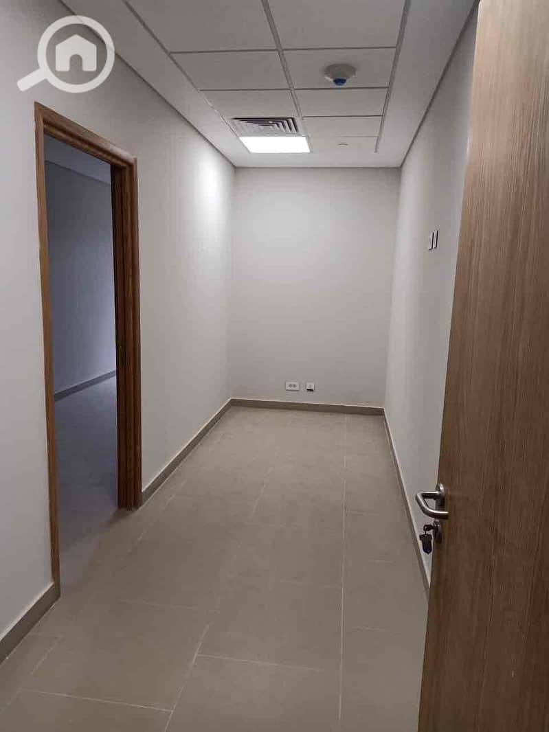 4 ff1aa4a1-f68e-42f7-a13d-55984dfdc694. jpg