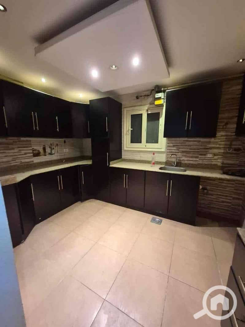 8 b8b6fbd1-13a7-4eab-9b79-cbf406af5179. jpg