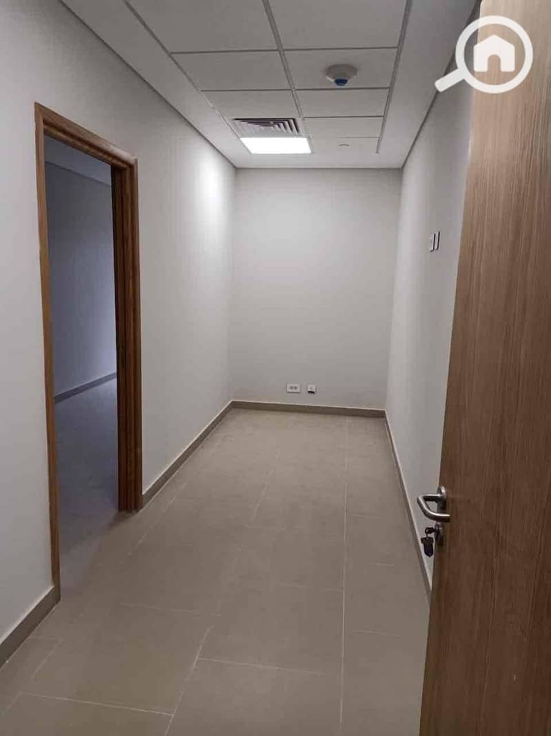 10 ff1aa4a1-f68e-42f7-a13d-55984dfdc694. jpg