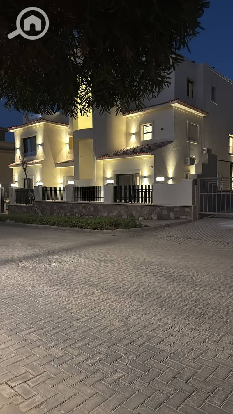 2 c3b885fe-1cb6-4f00-a9e8-9b630ee4b42b. jpg