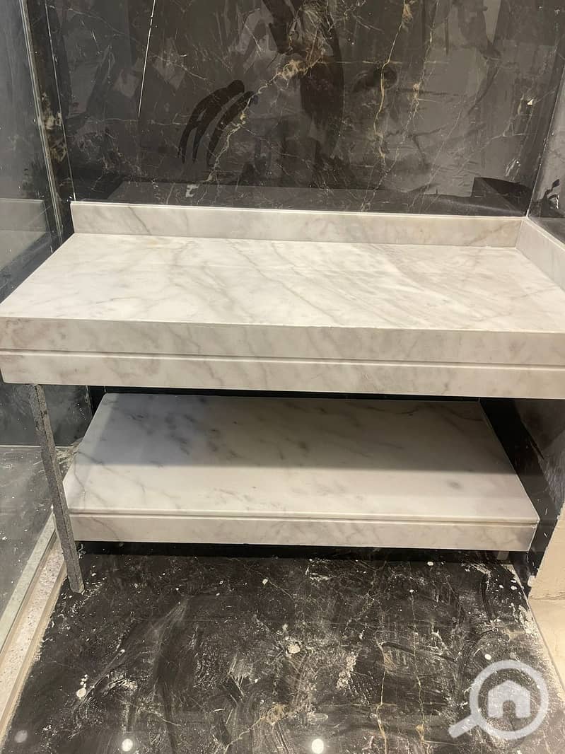 4 5b79fd5c-f6a3-4a76-843f-d0a4076b3e6d. jpg