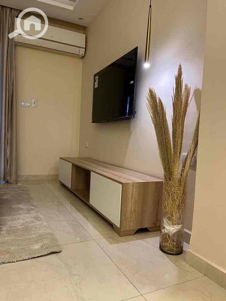 10 c7f39a75-8cb4-4c62-b3ed-c6757a83dab3. jpg