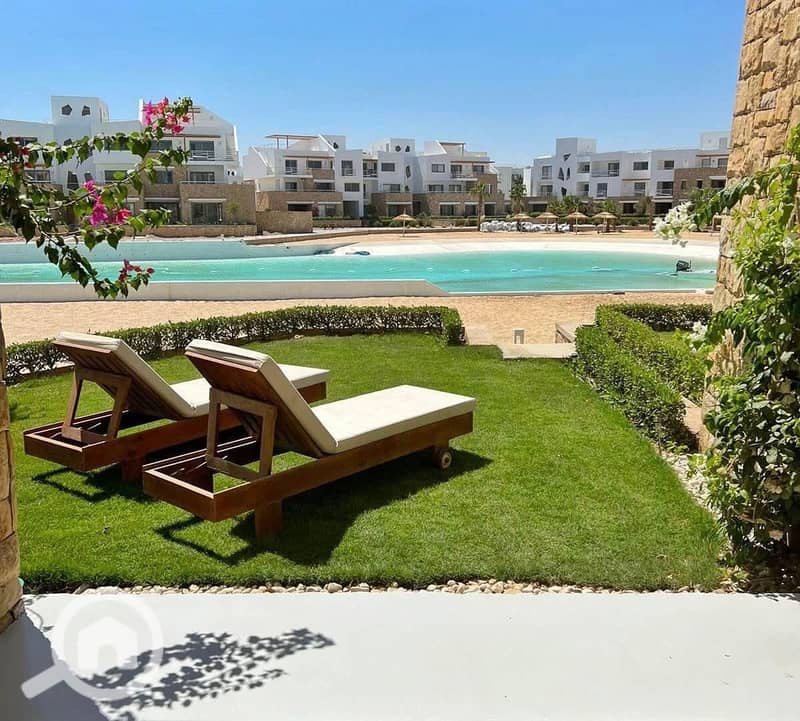 2 00d6d749-bc09-49d0-8b7c-1fbf045c232f. jpg