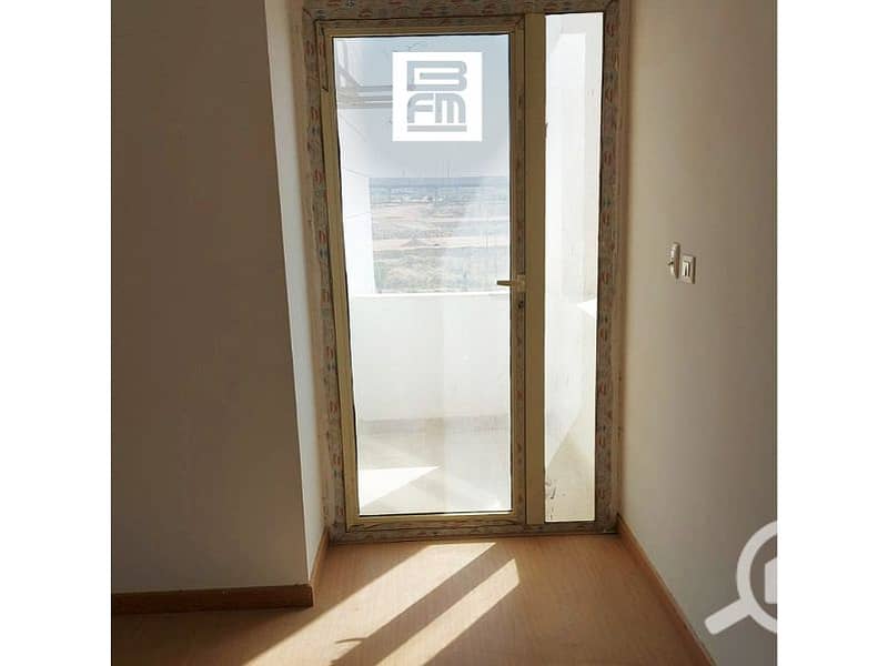 12 cf00f653-0ee6-4313-8c44-a0f3072c1e90. jpg