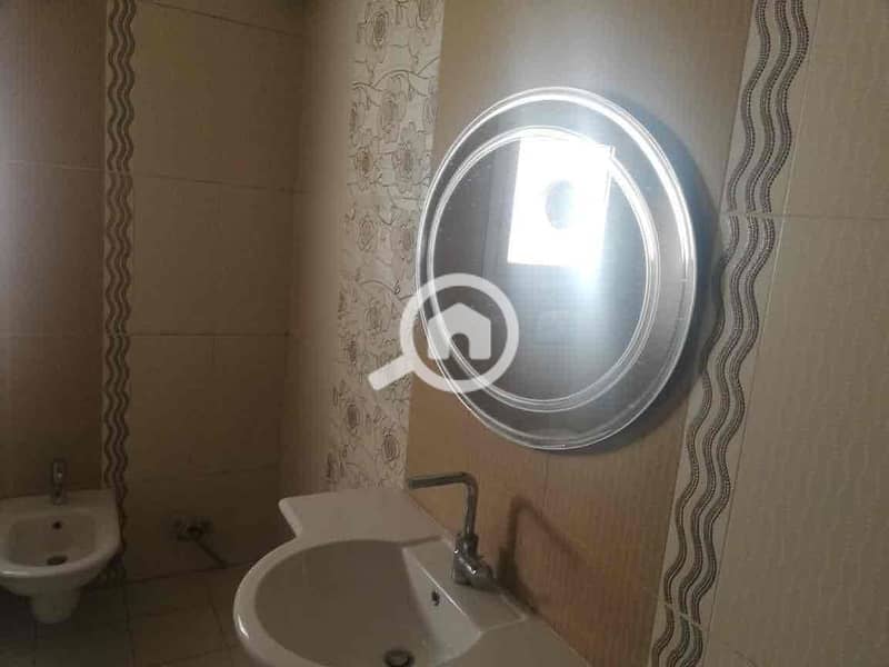 10 98c05ed0-4c7a-4774-aac3-8f8e14560538. jpg