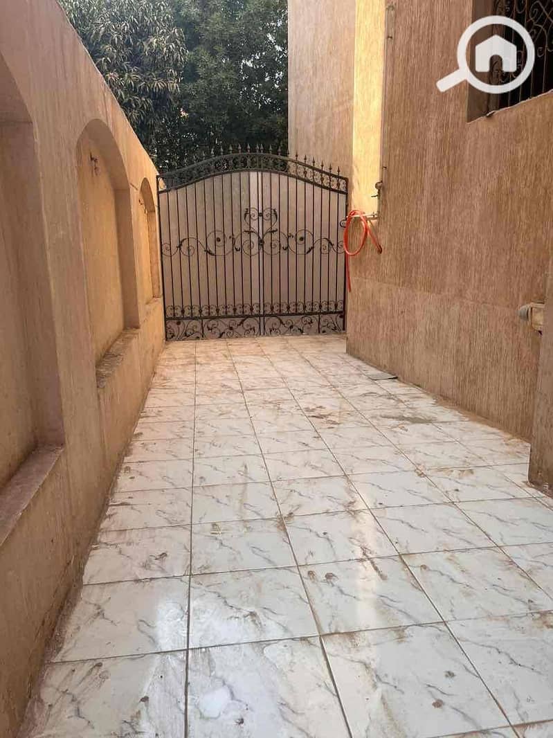 33 5b1d6db0-b419-411a-a1cc-567ecda7fb3a. jpg