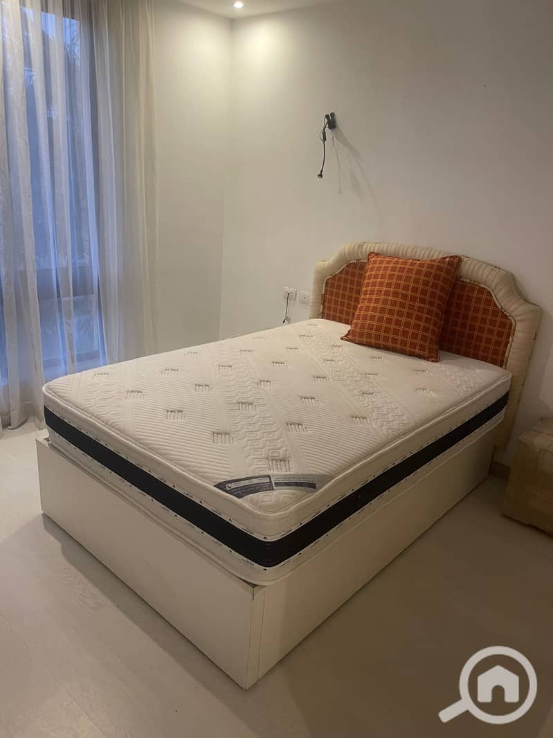 11 c032f94f-e1e7-49cf-a3e7-1ad89b958676. jpeg