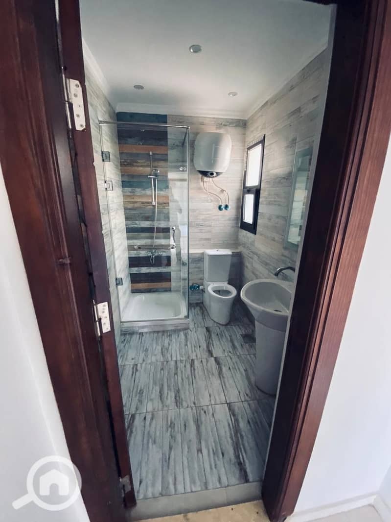 8 92770ab1-1a3d-42aa-ad2d-de0d3ed7809a. jpeg