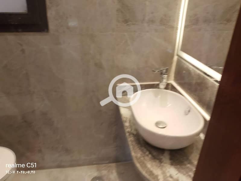 8 ff1997aa-f402-44ea-8a33-98c3f80d9f91. jpeg