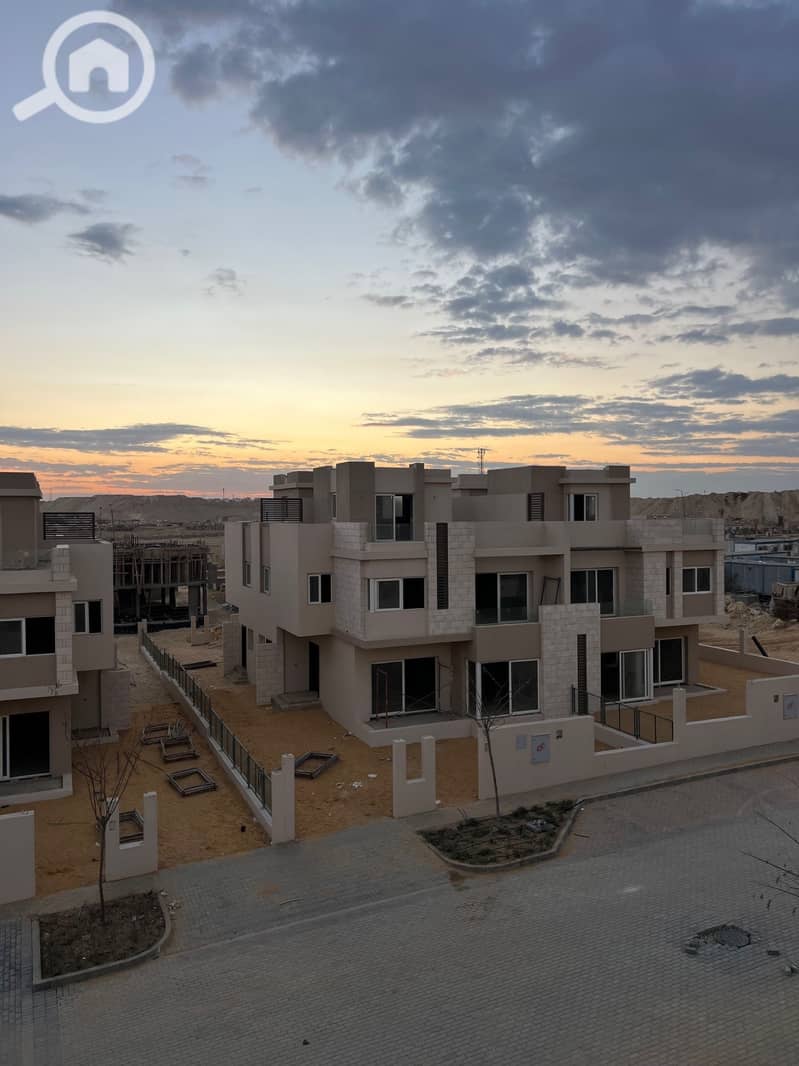 5 TAWNY Live Photos 1_page-0002. jpg