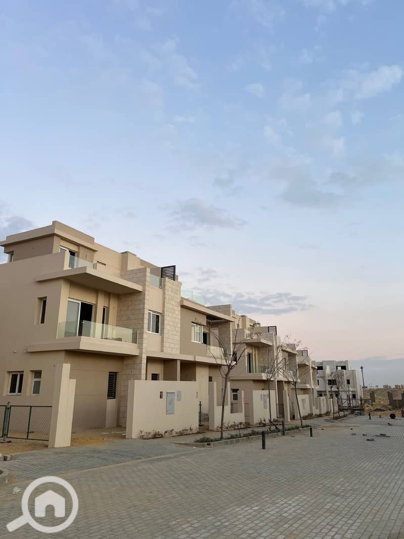 6 TAWNY Live Photos 1_page-0003. jpg