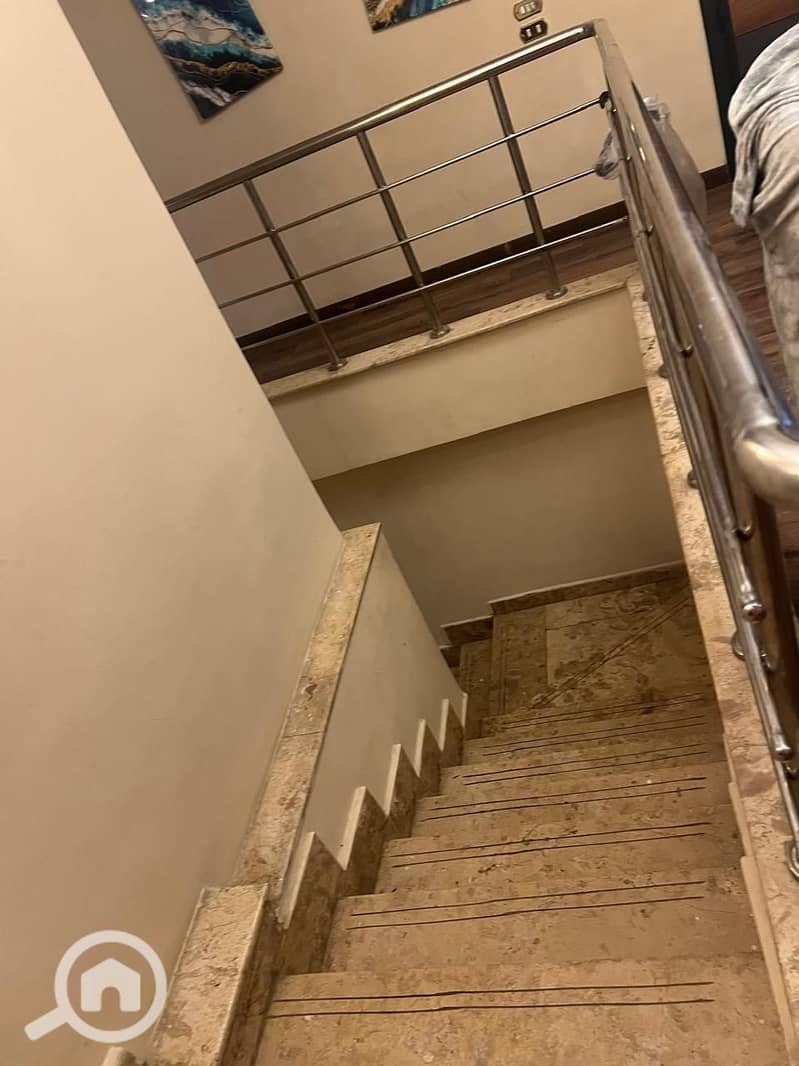 10 8b120458-4a1e-4f00-bf64-546c73ae58eb. jpg