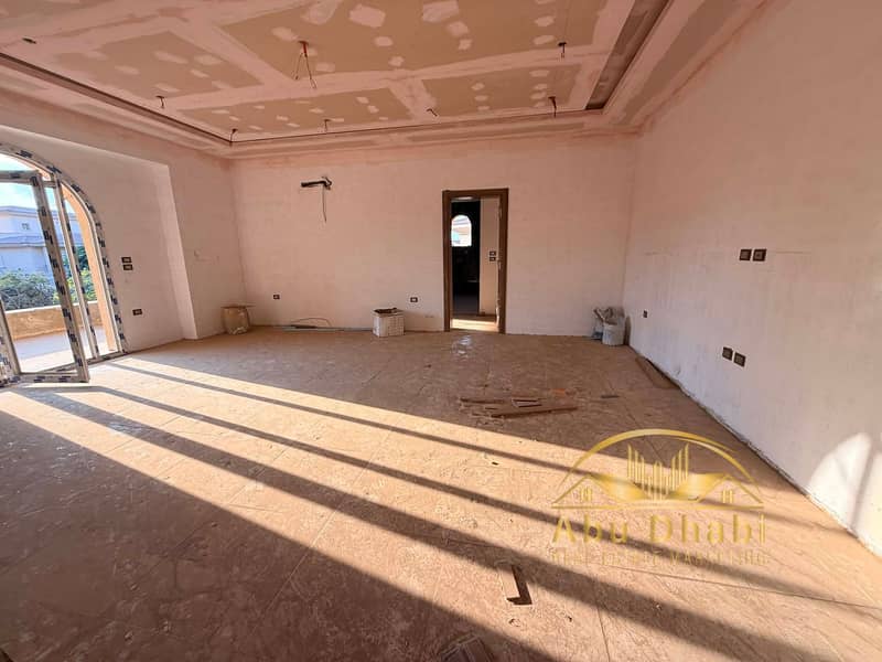 10 b5d12376-0d31-4c65-ad79-edbc4284cc77. jpg