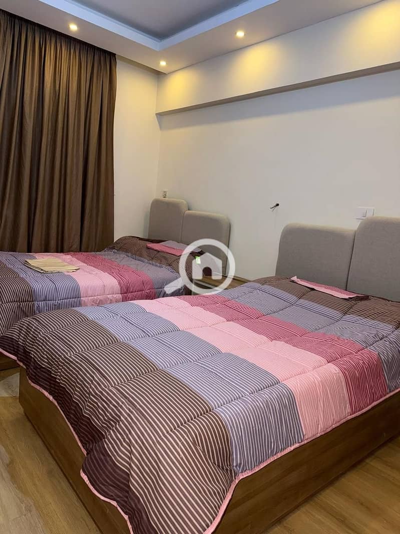 2 e6caad78-0f8e-447f-8bd5-24ddf3f5f4a7. jpg