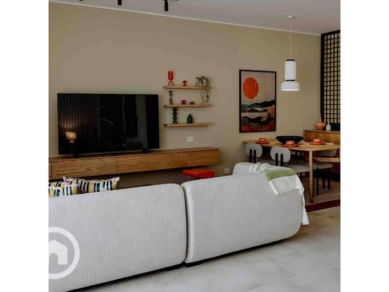 10 ff758d31-1215-47e0-8a8d-222e9223d21c. jpg