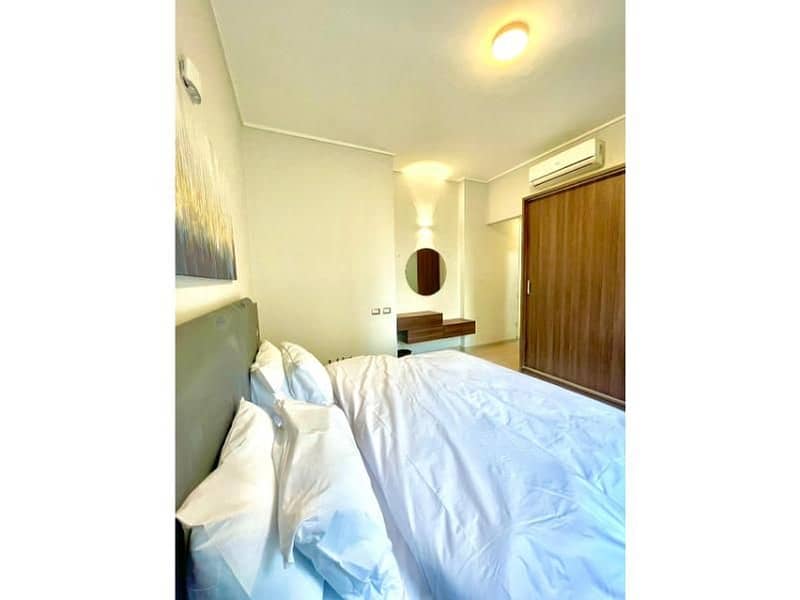 12 c78e929d-738f-4cd7-84e0-e29da71a4229. jpg