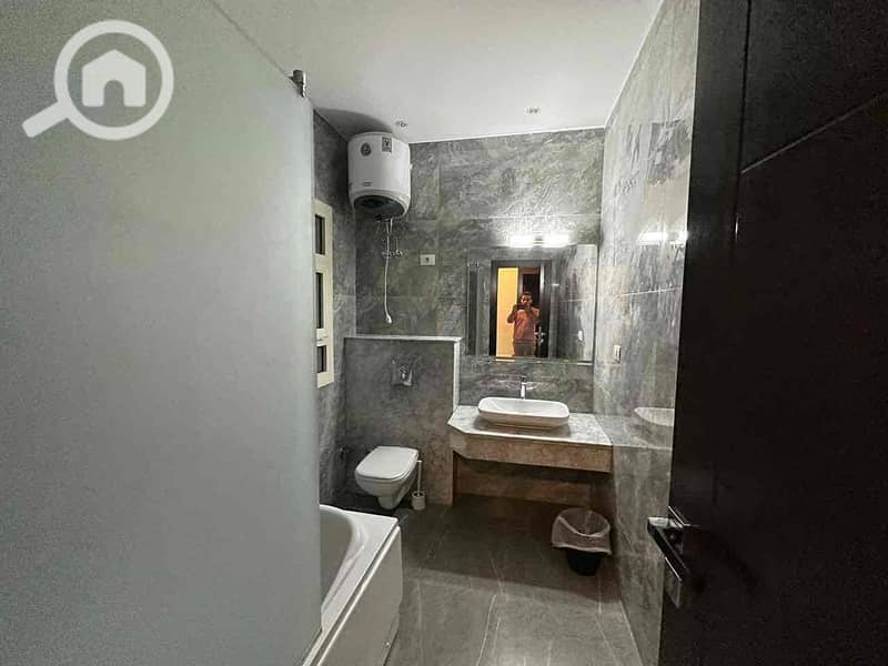 8 a4b5b440-d14d-4f21-a9af-ebaa7aa90e6f. jpg