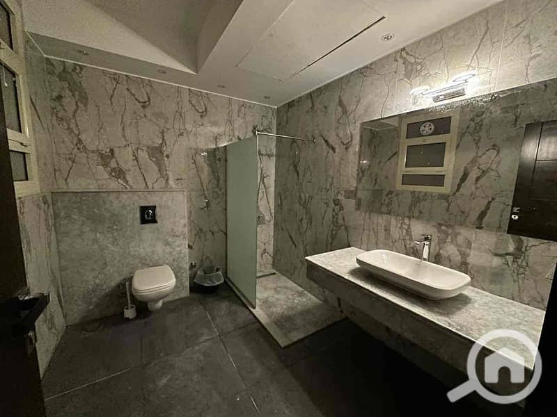 10 36fb349e-aa68-4995-8235-1b417c814f3a. jpg