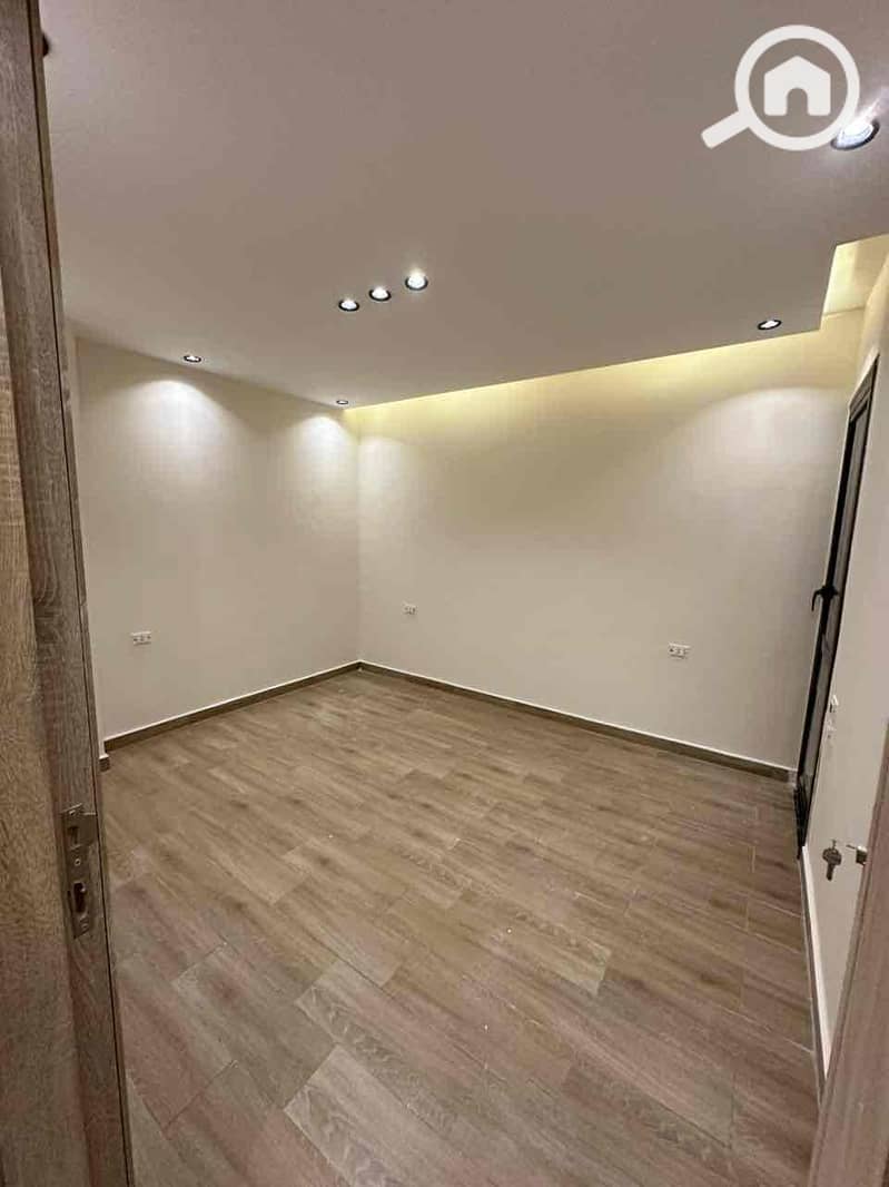 7 0a1d71c5-cb2d-4646-80ae-721f26abbf2b. jpg