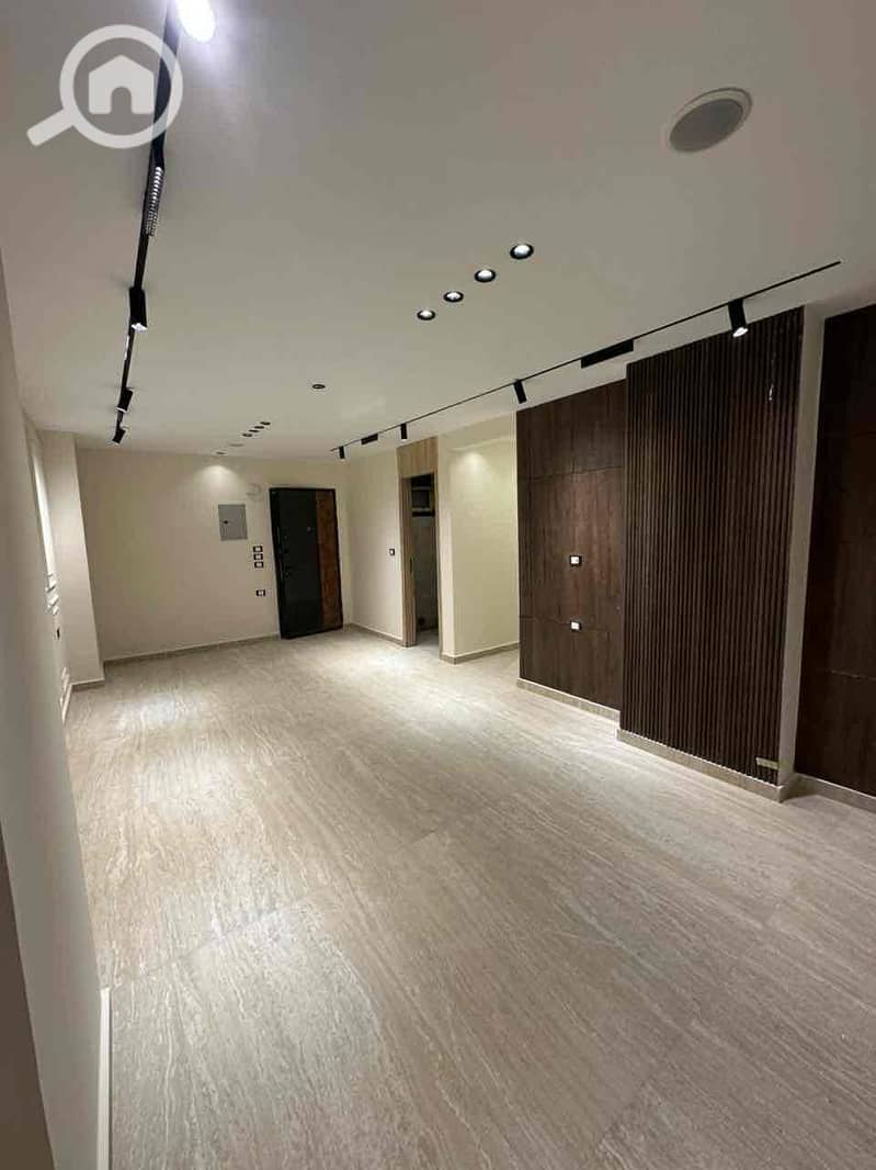 8 5c616f48-676c-4e96-a5d9-ca6c5b3436e5. jpg