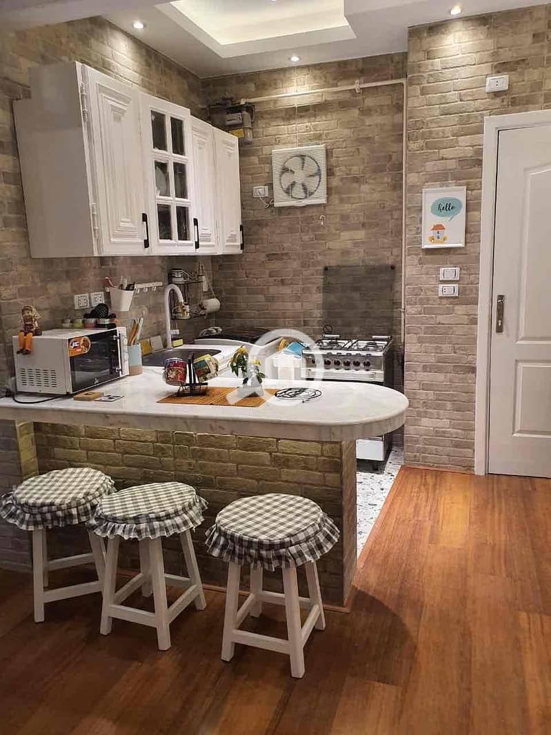 9 f2a452c2-e43e-43c9-94b9-7a43a9d8a756. jpg