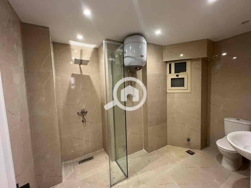 13 e548ff8d-2a86-44d8-92cd-8aa52d5b39b8. jpg